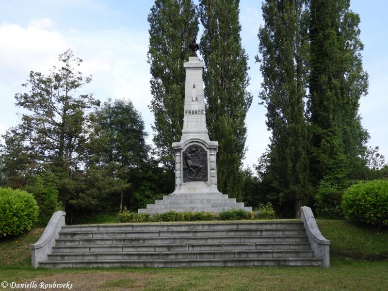 06Marchienne-au-PontMonumentdi15jun21.jpg