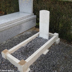 06RobersartChurchyard.jpg