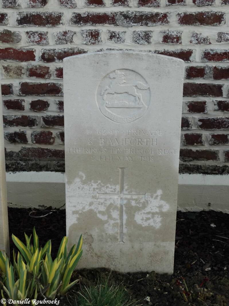 07AnnoisCommunalCemeterydo21ma19.jpg