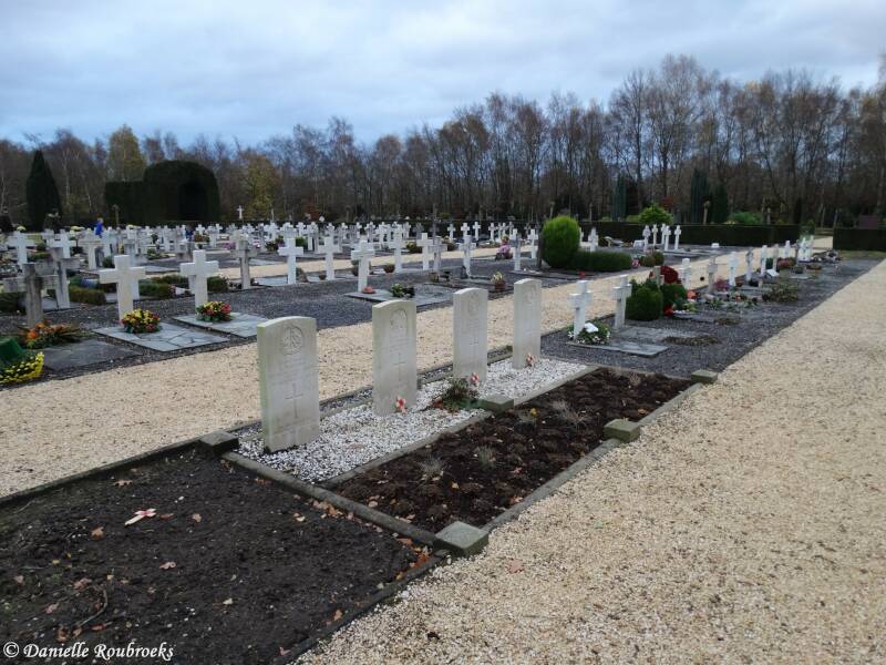 07BudelDorpleinRCCemeteryzo15nov15.jpg