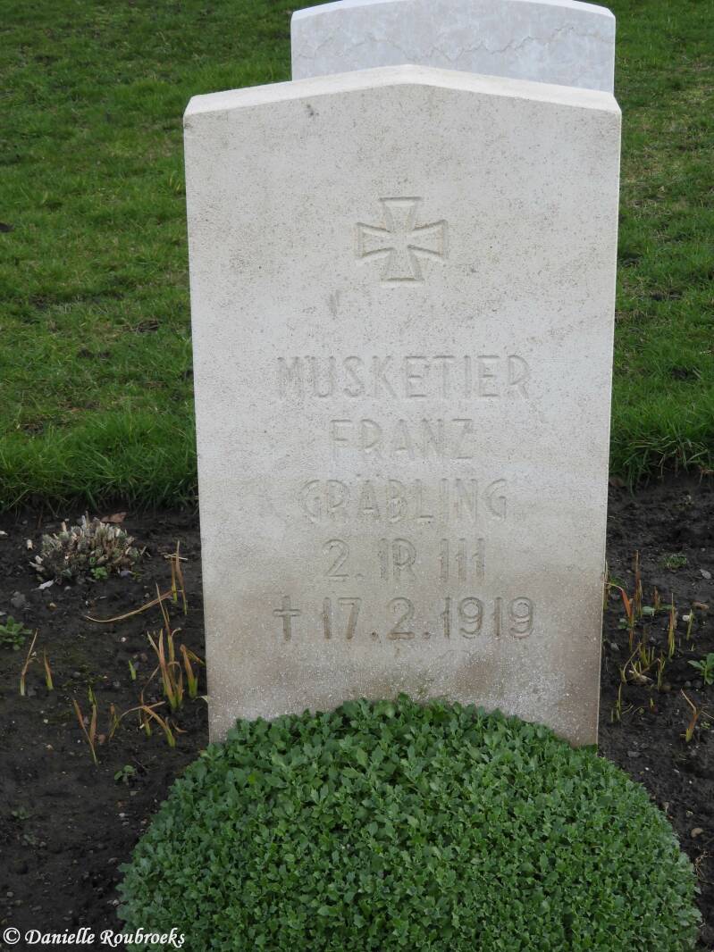 07CharleroiCommunalzo21feb21CWGC.jpg