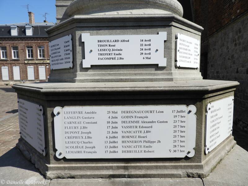 07Flines-lez-RachesMonumentma19jul21.jpg