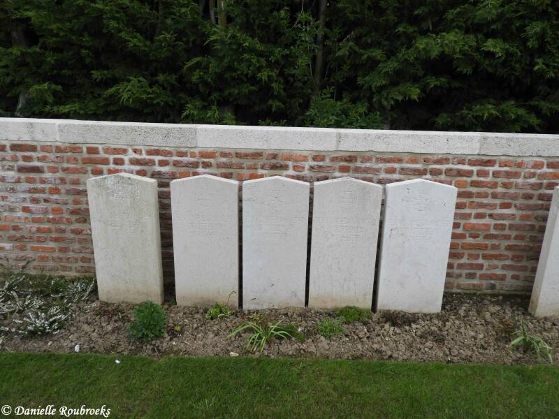 07LagnicourtHedgeCemeterydi16apr19.jpg