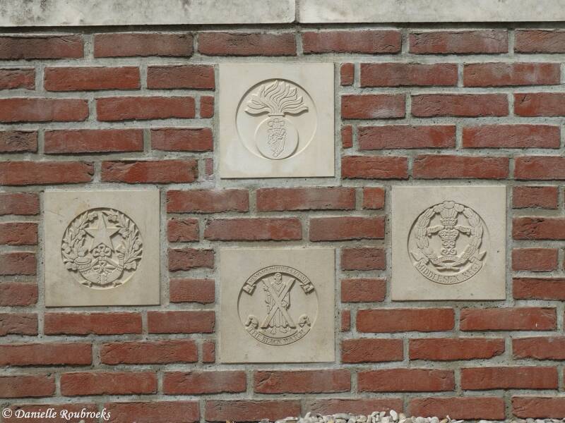 07Longueval-FPiperMemorialzo30apr17.jpg