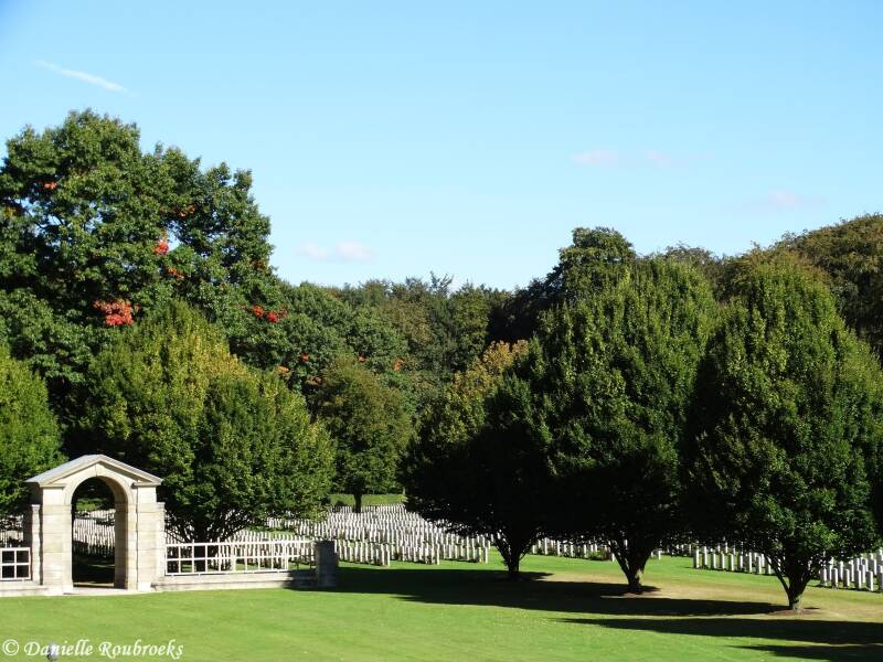 07ReichswaldForestWarCemetery.jpg