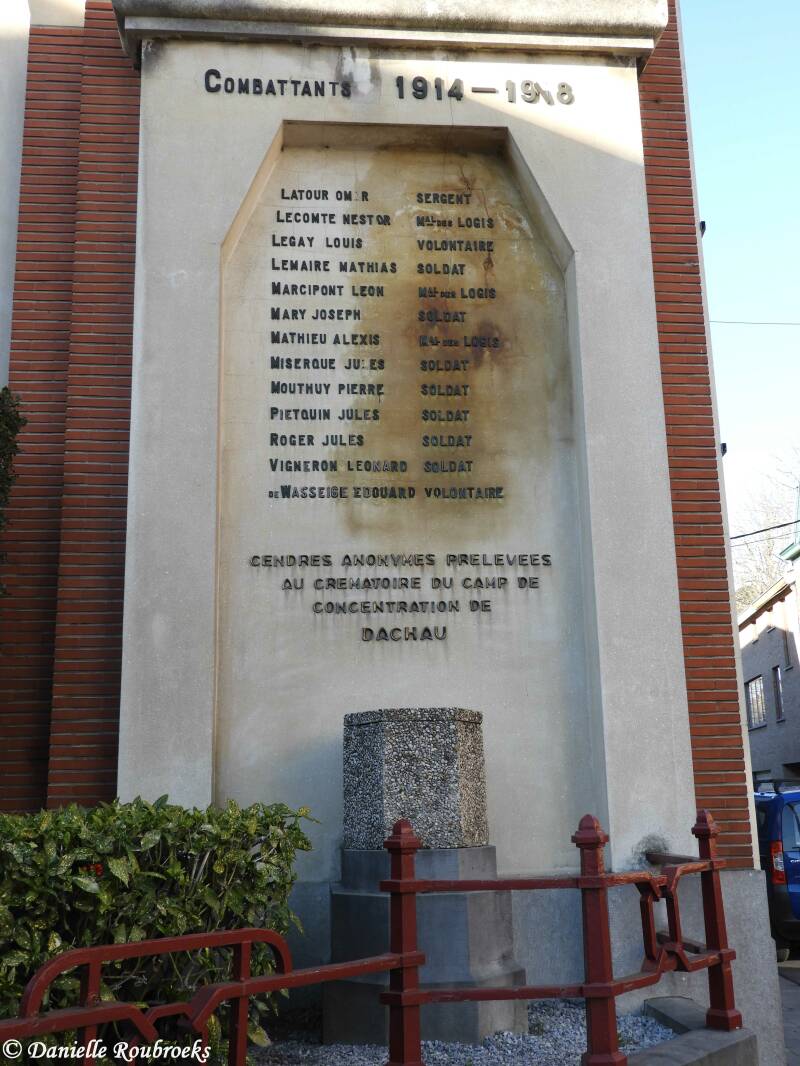 07SambrevilleMonumentdi26feb19.jpg