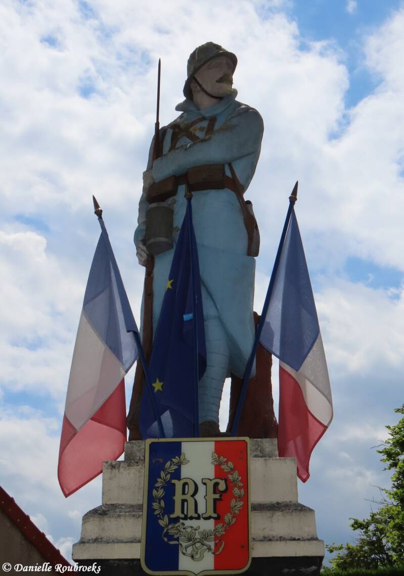 08-versigny-monument-woe12jun24-standard.jpg