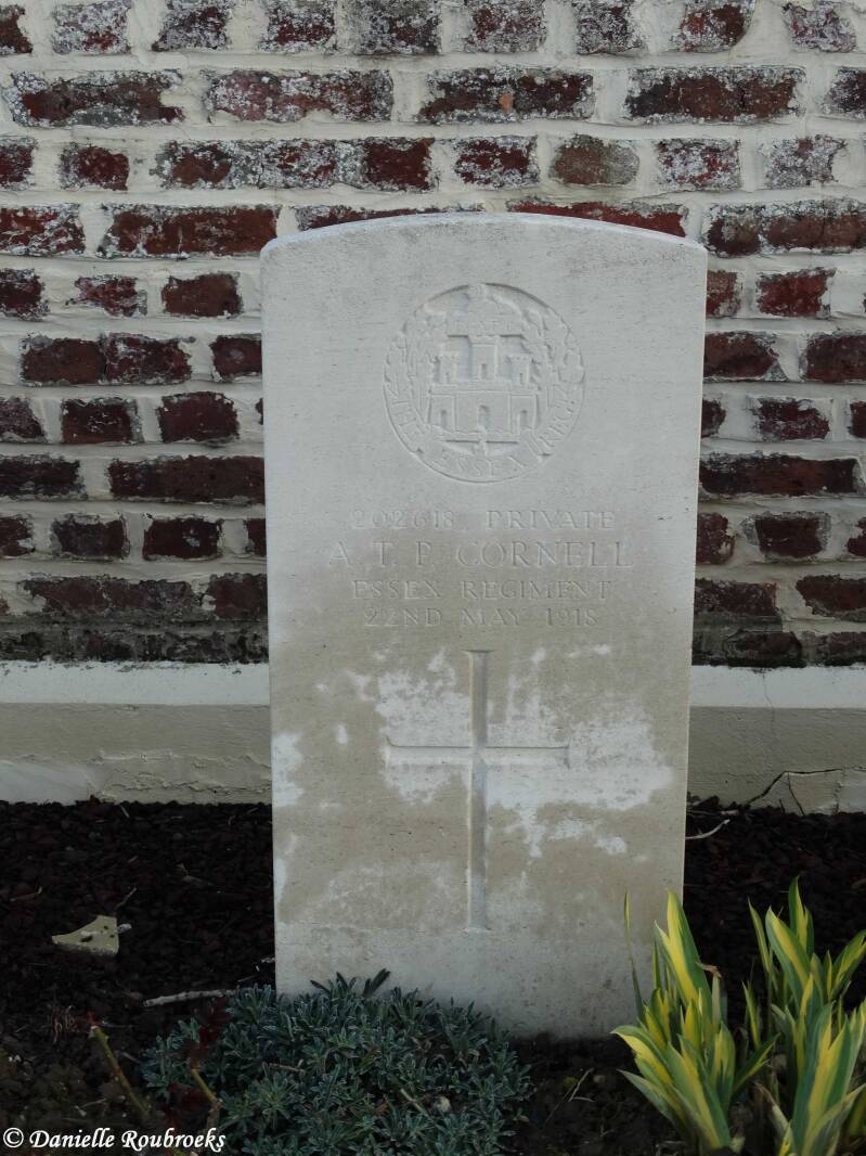 08AnnoisCommunalCemeterydo21ma19.jpg