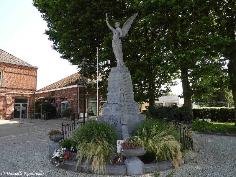 08Cappelle-en-PvleMonumentma19jul21.jpg