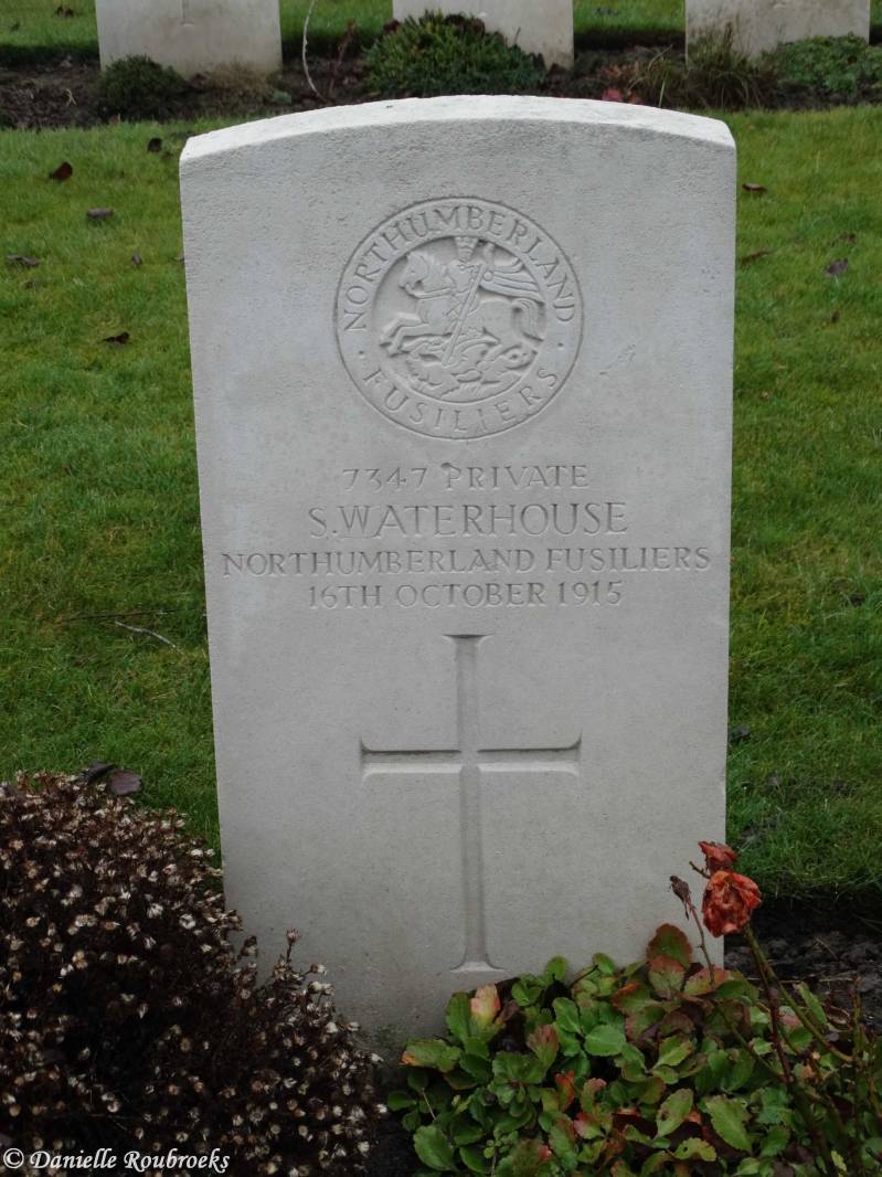 08HouplinesComCemExt.jpg