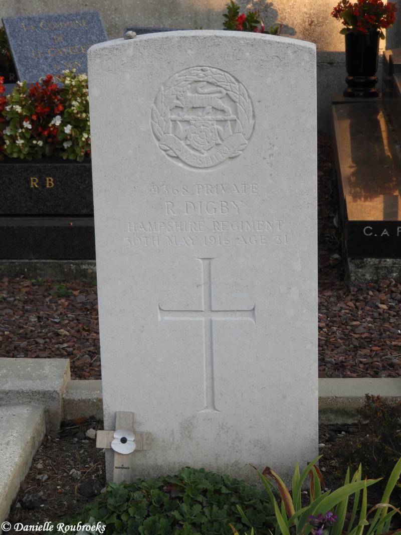 08LeCateletChurchyard.jpg