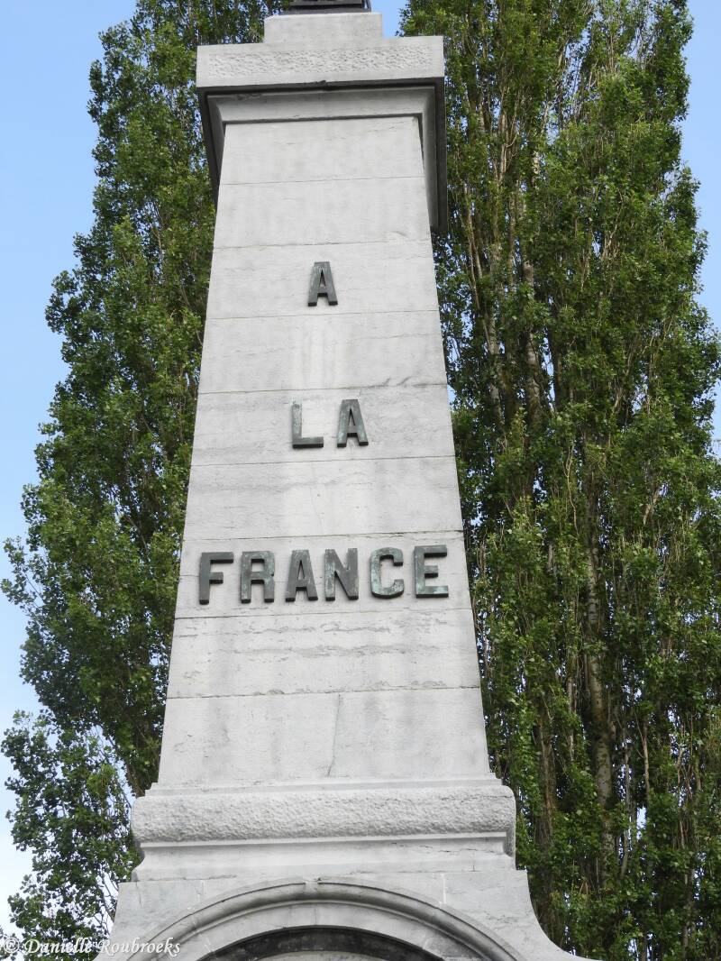 08Marchienne-au-PontMonumentdi15jun21.jpg
