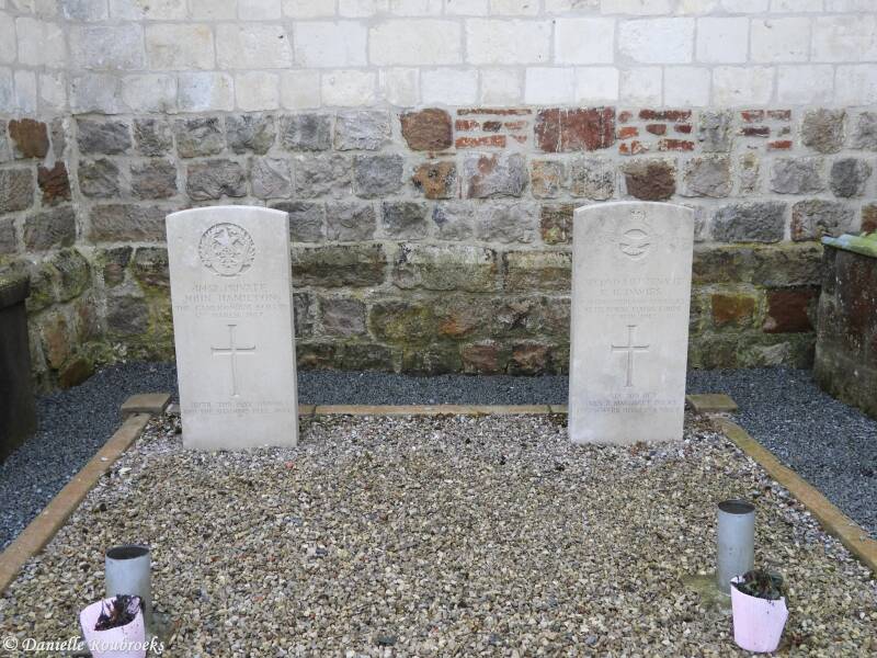 08Monchy-BretonChurchyarddi28dec21.jpg
