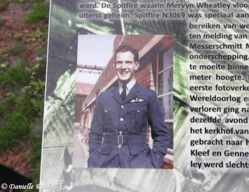 08herwenmonumentspitfirepribn3069vr14okt22.jpg