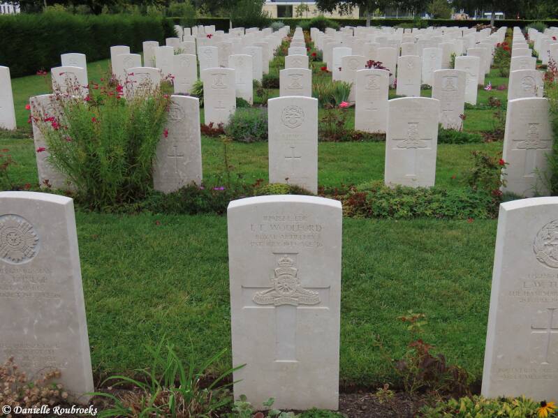 09-bayeux-war-cemetery-za30aug25-standard.jpg