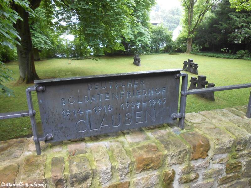 09ClausenKriegsgrbersttte22jun13.jpg