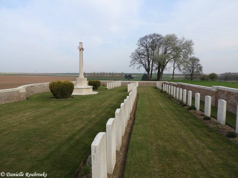 09LagnicourtHedgeCemeterydi16apr19.jpg