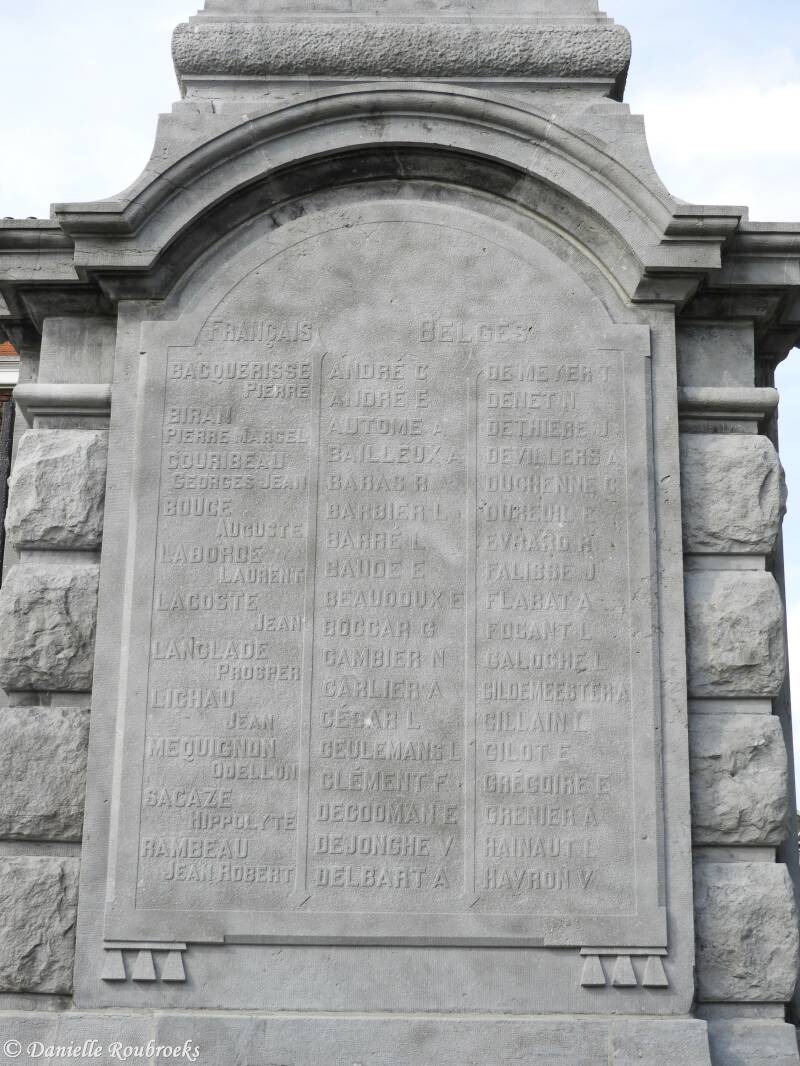 09Marchienne-au-PontMonumentdi15jun21.jpg