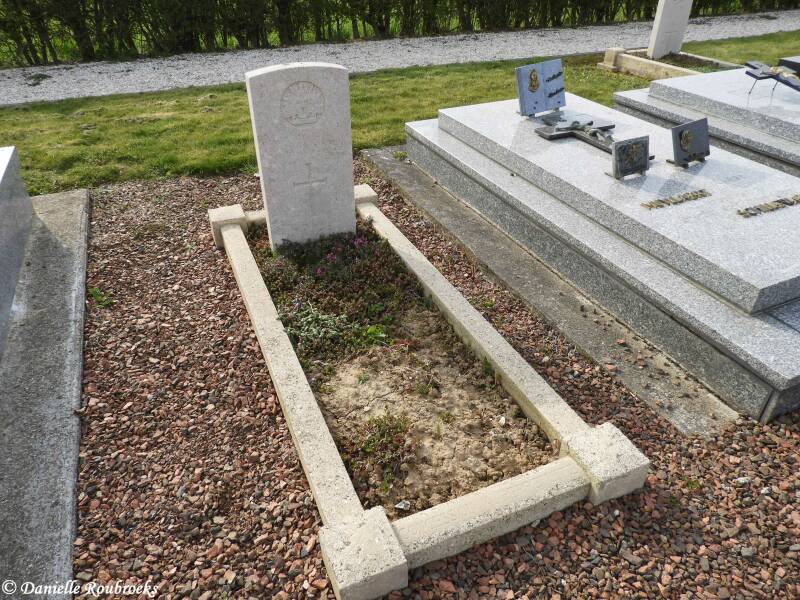 09MorchiesCommunalCemeterydi16apr19.jpg
