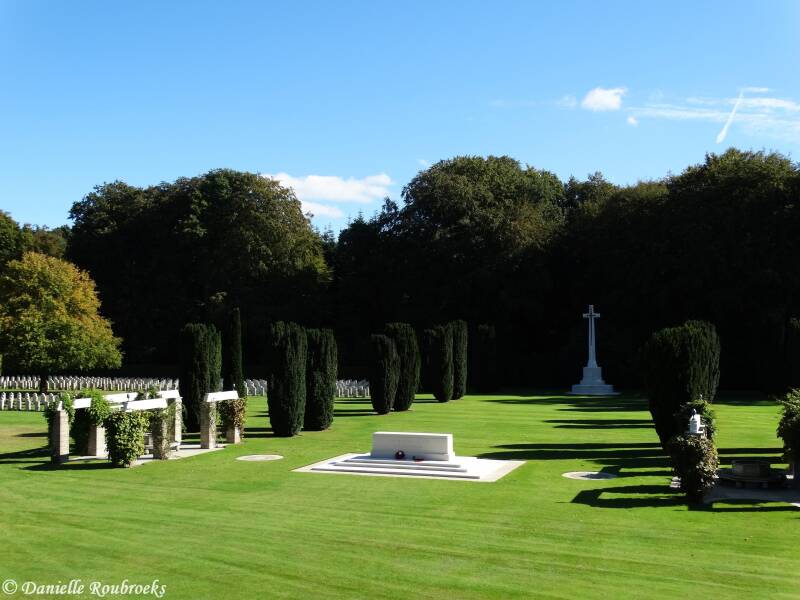 09ReichswaldForestWarCemetery.jpg