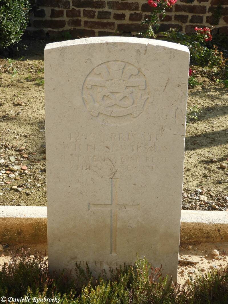 09Vendegies-au-BoisChurchyard.jpg