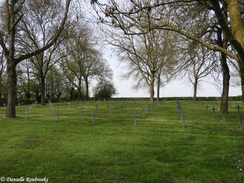 09VillersauFlosGermanCemeterydi16apr19.jpg