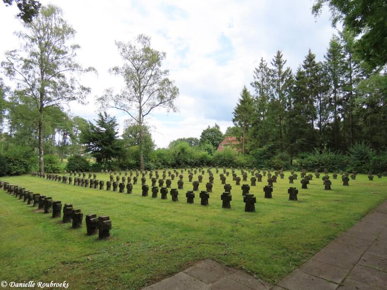 10-gro-enkneten-friedhof-woe24jul24-standard.jpg