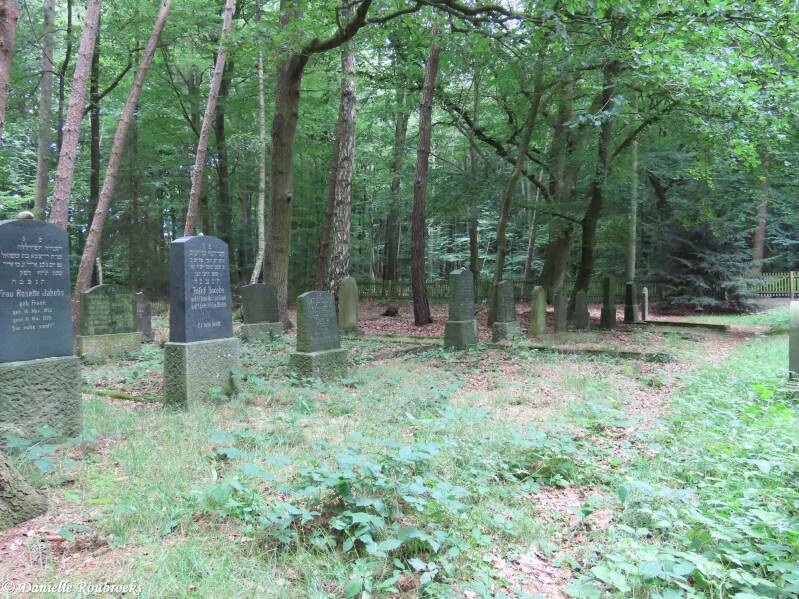 10-s-gel-joodse-begraafplaats-di23jul24-standard.jpg