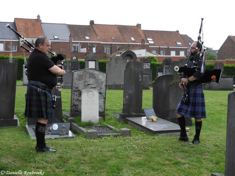 10AalbekePipers3jun18.jpg