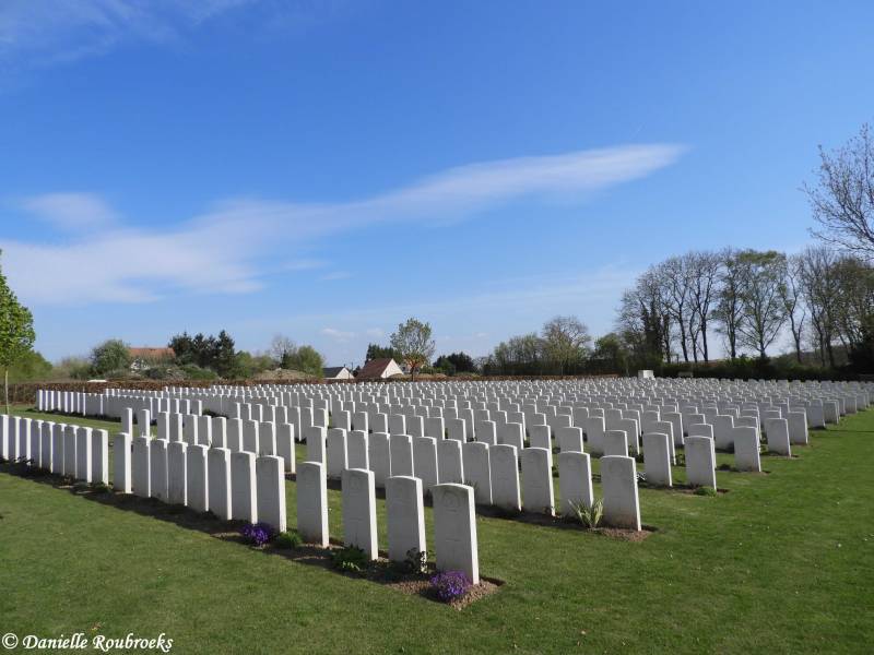 10AdelaideCemeteryVillers-Bretonneuxwoe12apr17.jpg