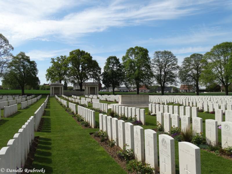 10DelvilleWoodCemeteryzo30apr17.jpg