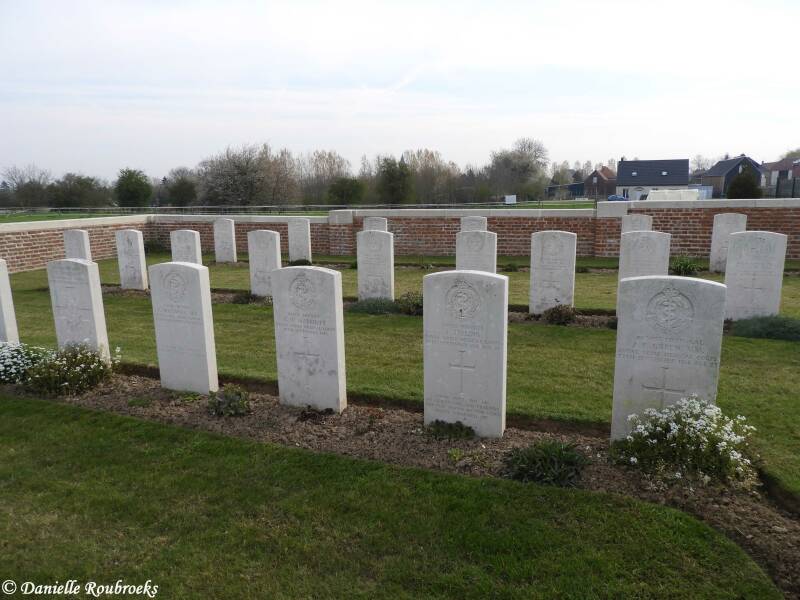 10LagnicourtHedgeCemeterydi16apr19.jpg