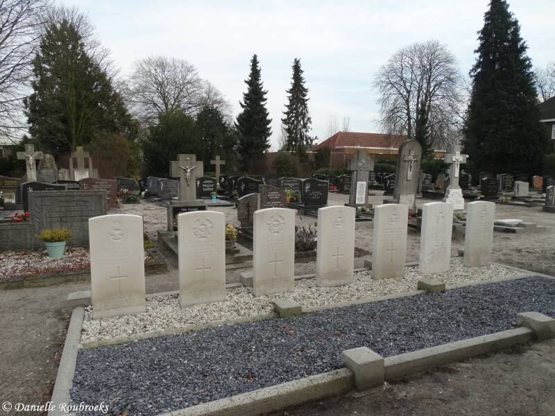 10OplooWesterbeekRCCemeteryzo18feb18.jpg