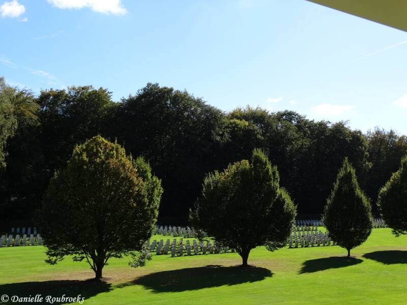 10ReichswaldForestWarCemetery.jpg