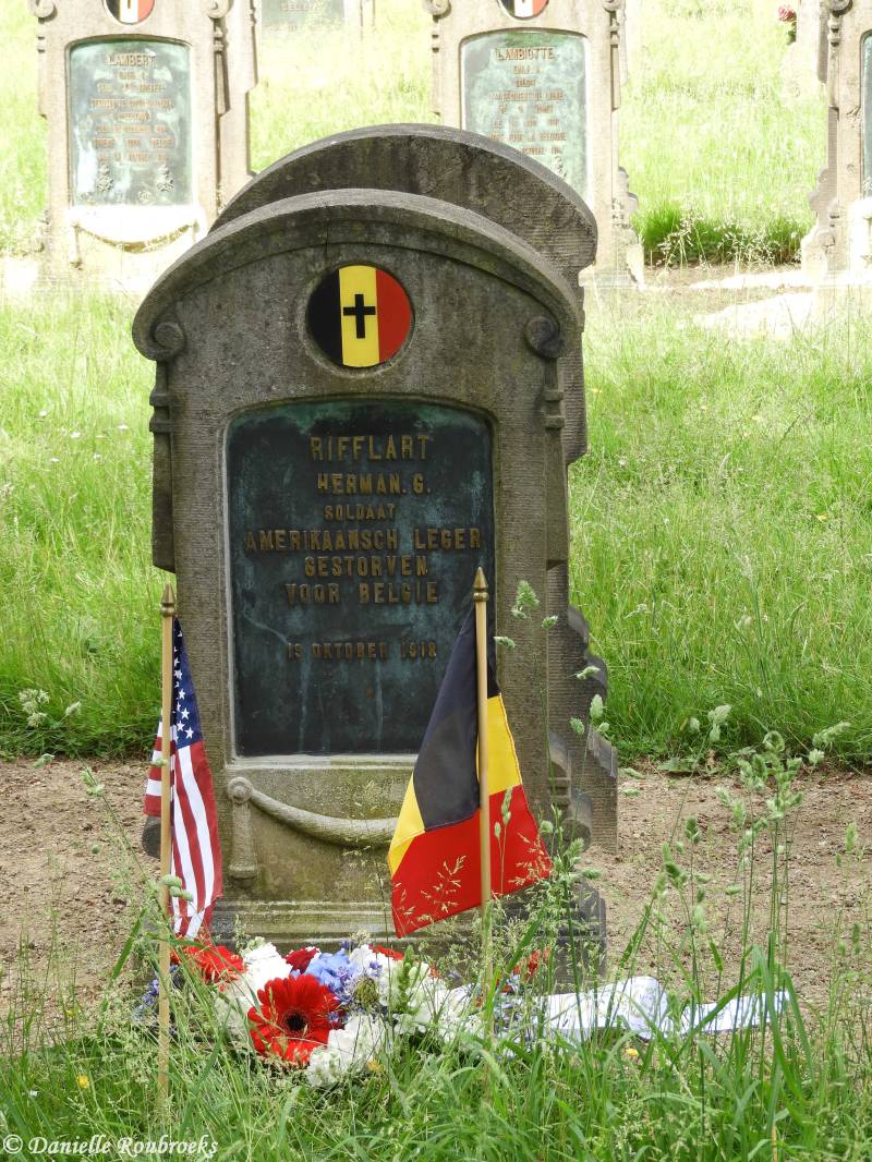 10SchoonselhofMemDay2018.jpg