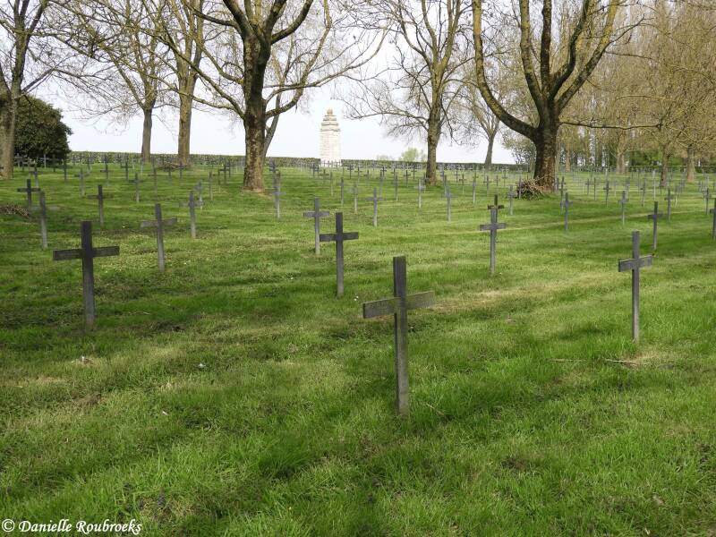 10VillersauFlosGermanCemeterydi16apr19.jpg