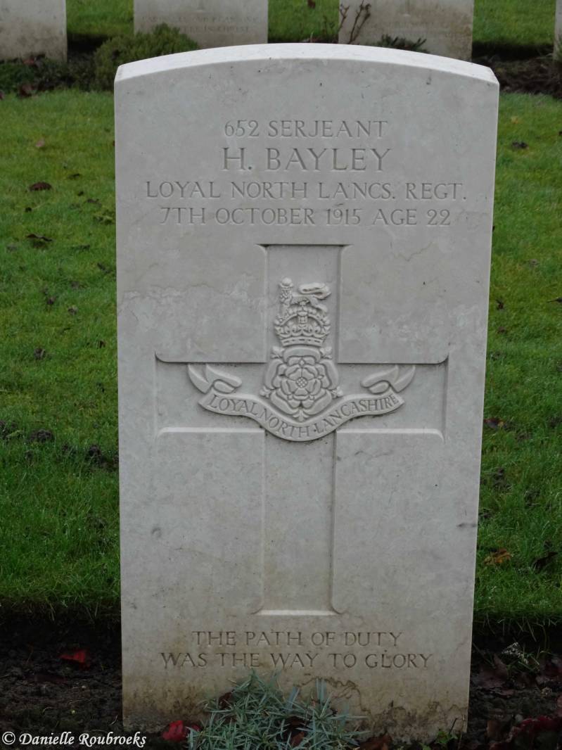 11HouplinesComCemExt.jpg