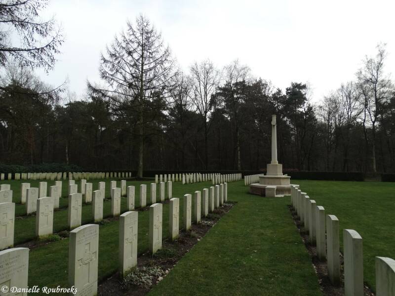 11OverloonWarCemeteryzo18feb18.jpg