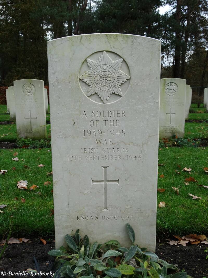 11ValkenswaardWarCemeteryzo15nov15.jpg
