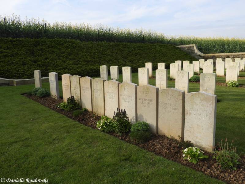 12CroisillesRailwayCemeterydi16apr19.jpg