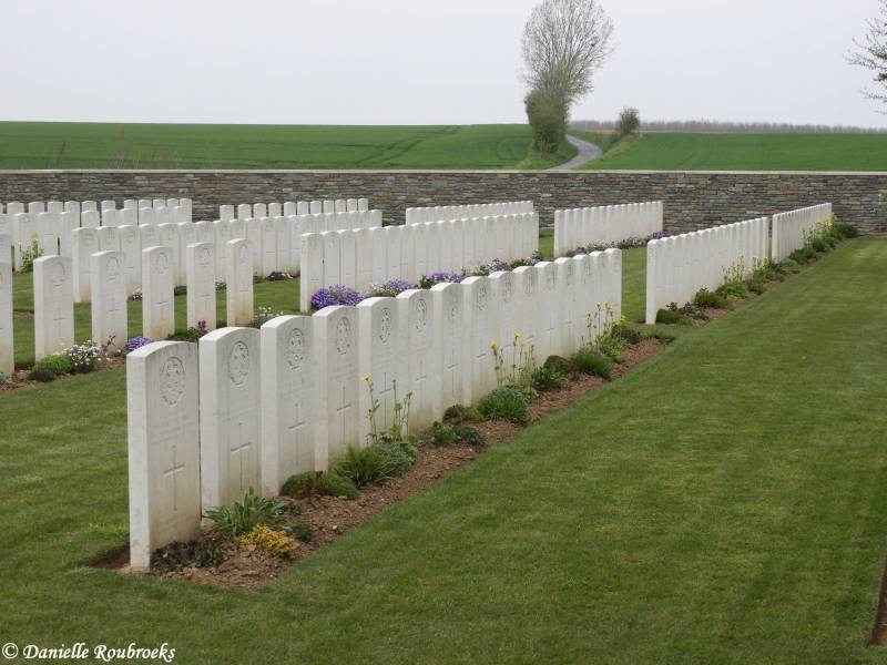 12Heninel-CroisillesRoadCemeterydi16apr19.jpg