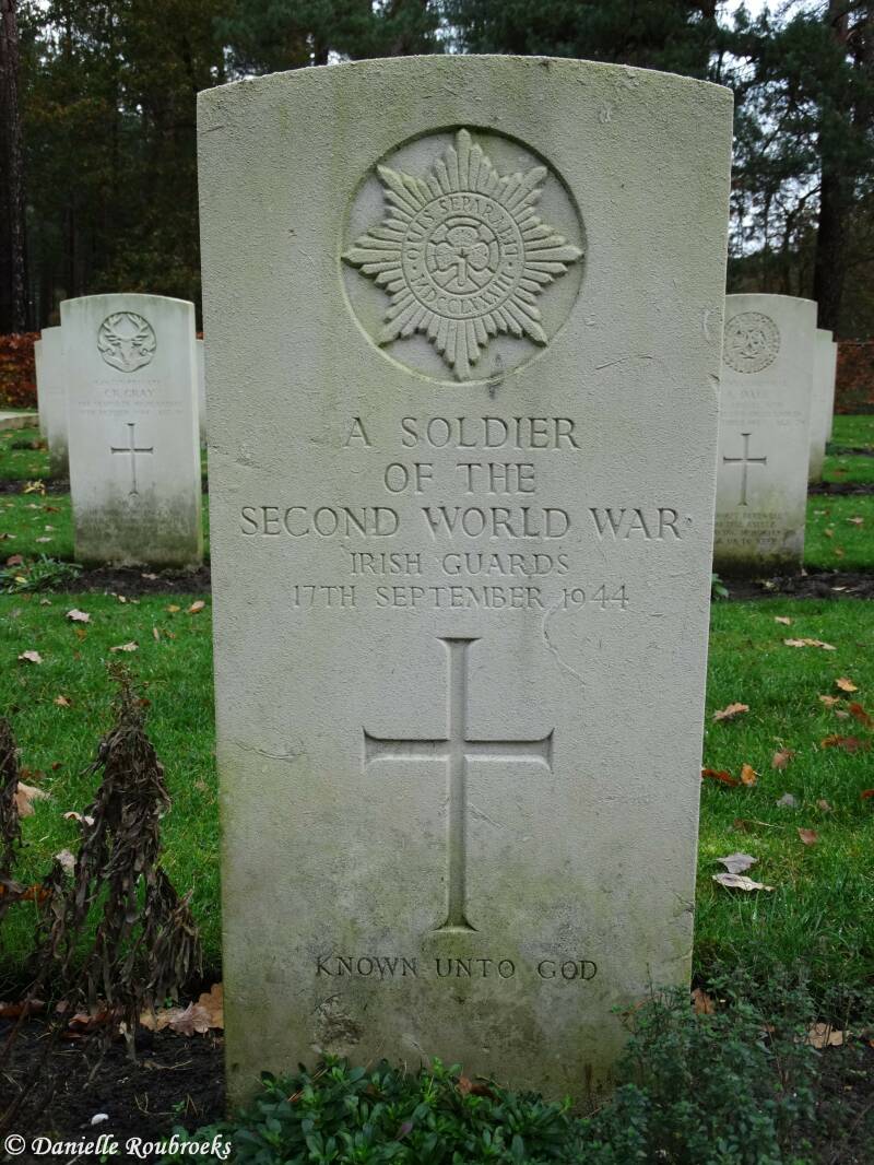 12ValkenswaardWarCemeteryzo15nov15.jpg