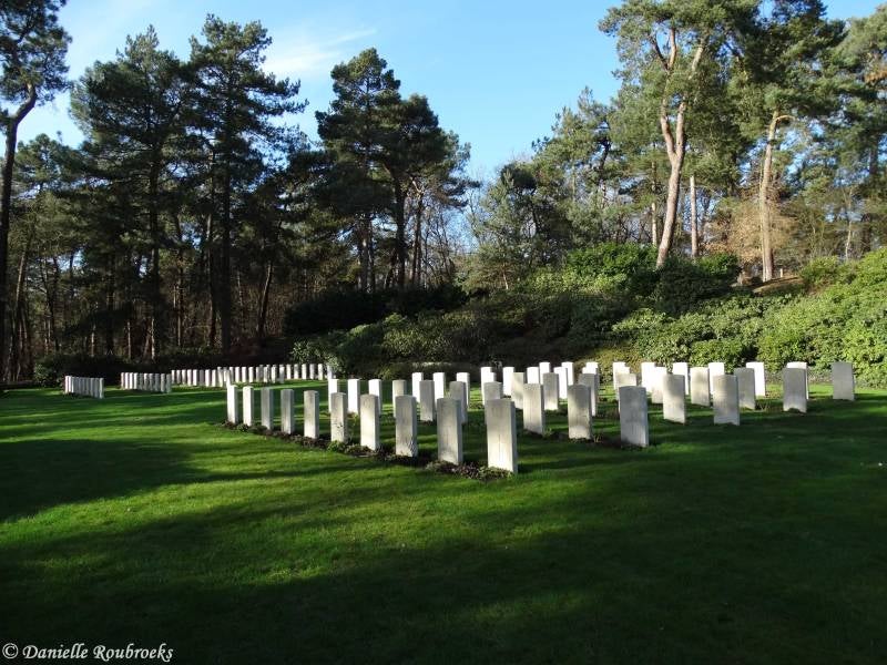 132KasterleeWarCemetery.jpg
