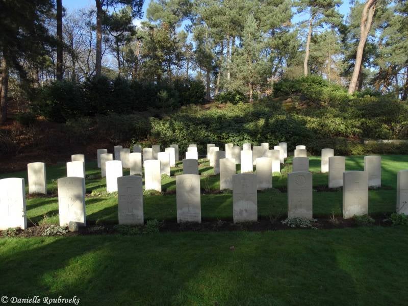136KasterleeWarCemetery.jpg