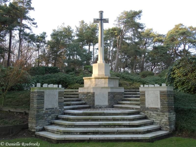 13KasterleeWarCemetery.jpg