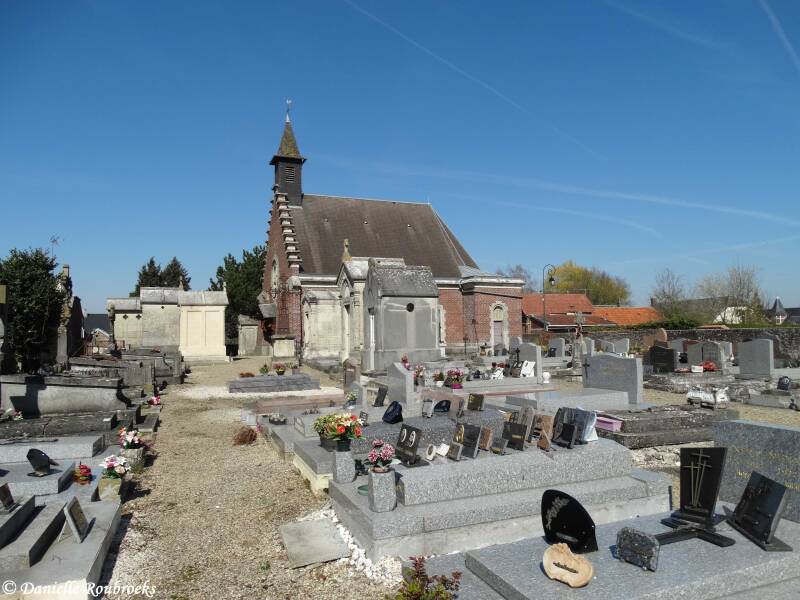13Mesnil-Saint-LaurentChurchyardvr22ma19.jpg