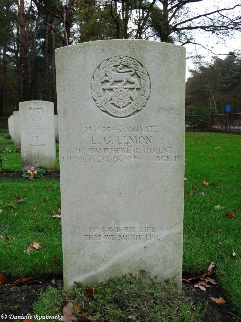 13ValkenswaardWarCemeteryzo15nov15.jpg