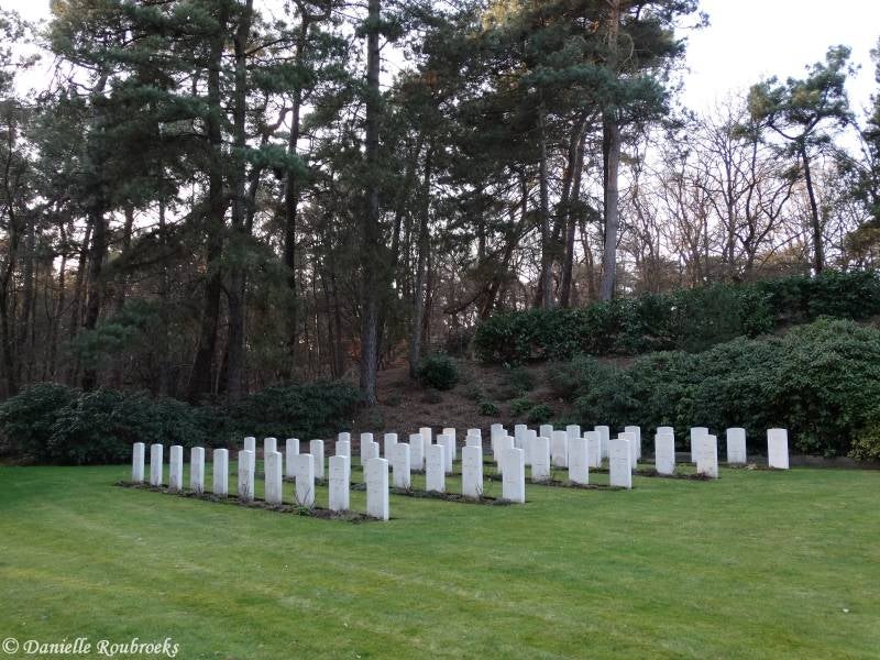 14KasterleeWarCemetery.jpg