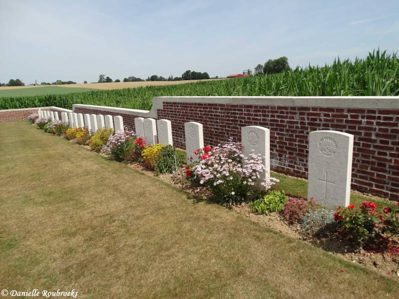 14SunkenRoadCemeterywoe17jul19.jpg