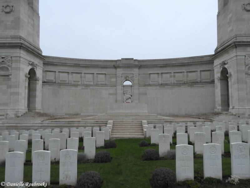 14Vis-en-ArtoisMemorial17-18.jpg